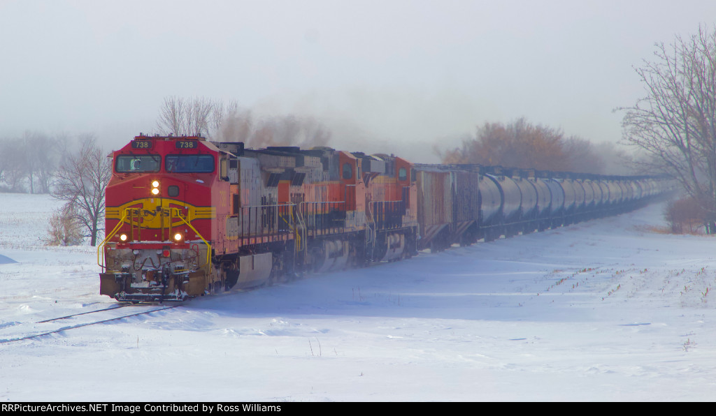 BNSF 738